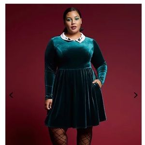 NWT Minnie and Mickey green holiday dress, size 3X